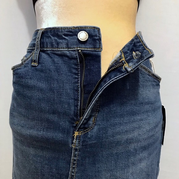❌SOLD❌ Universal Thread NWT Mini Jean Skirt Women 8/29 - Picture 4 of 11